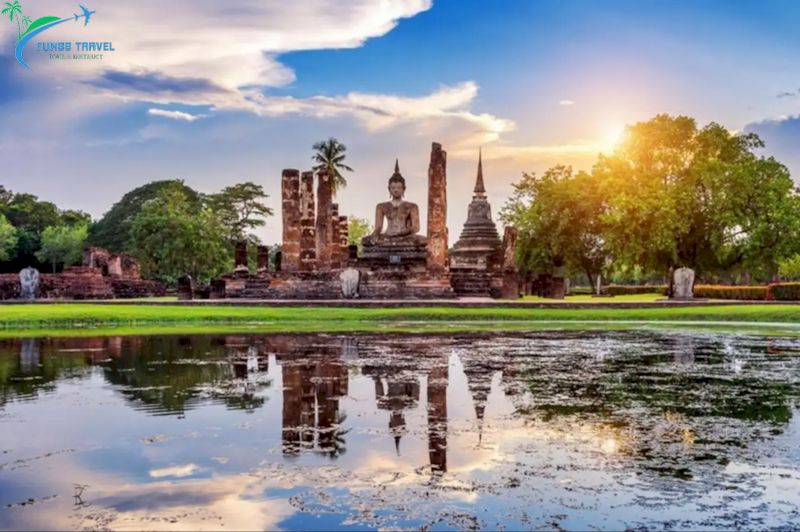 Điểm du lịch du khách không nên bỏ lỡ khi đến Thái Lan là thành phố cổ Sukhothai